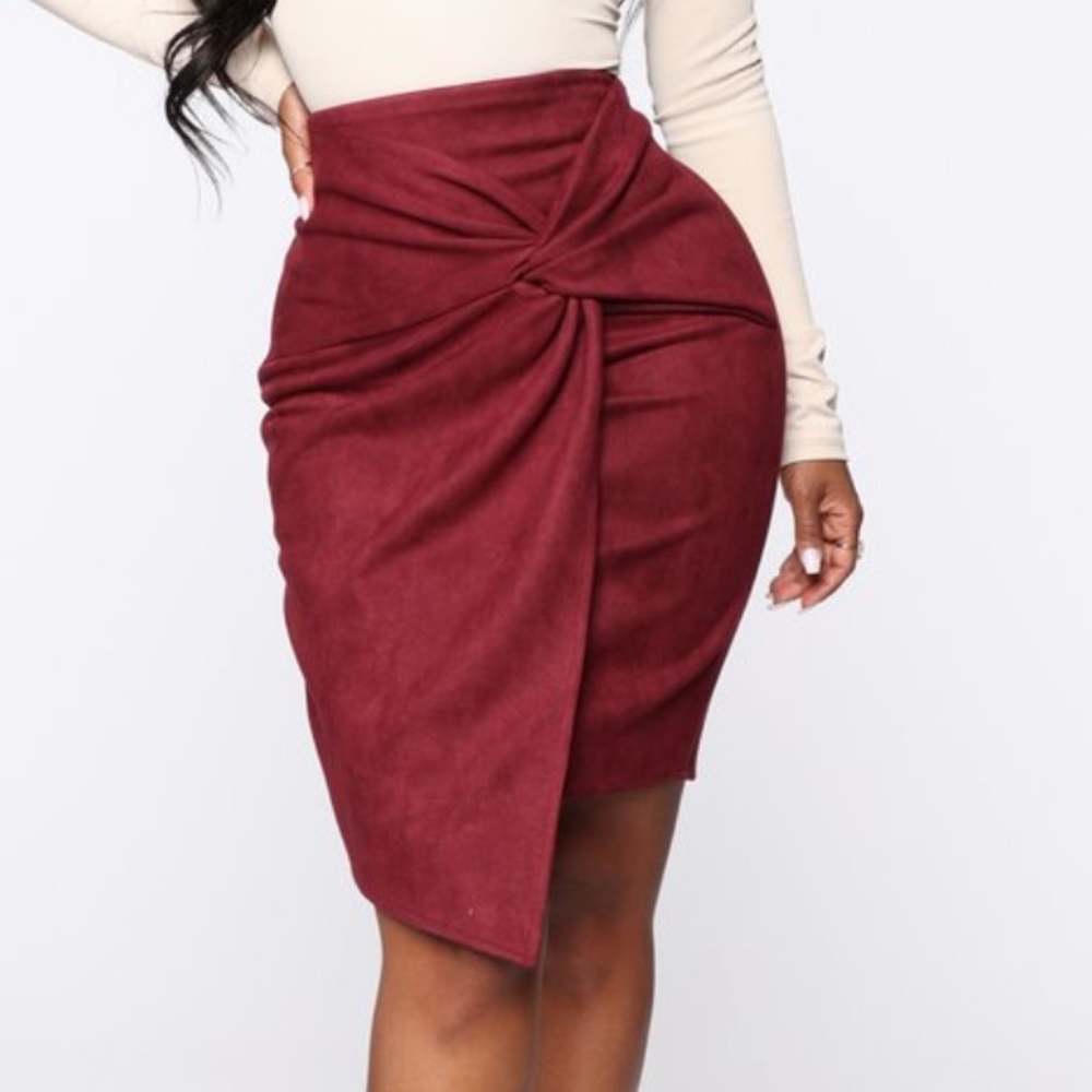Size M Suede Burgundy Skirt